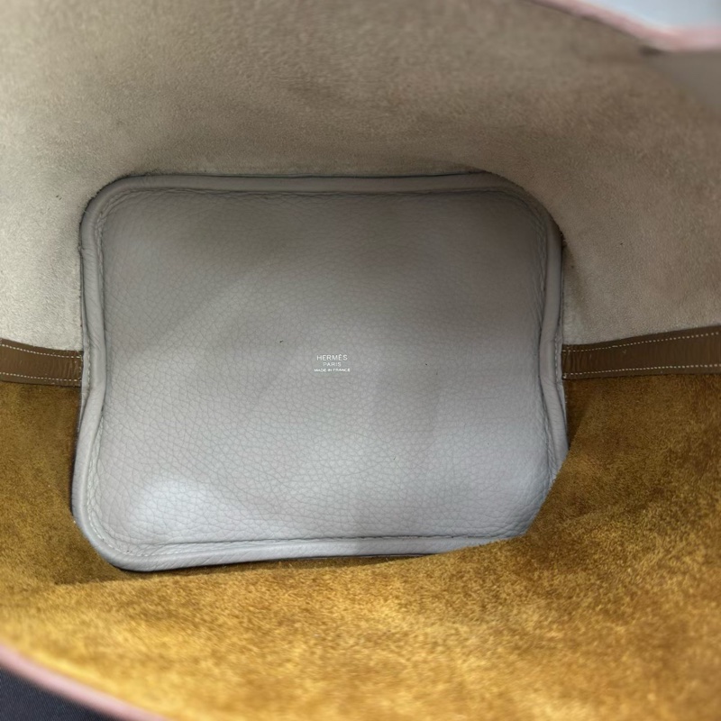 愛馬仕Hermes拼色菜籃子22 框Q刻 奶白拼焦糖配色溫柔到骨子裡 荔枝紋牛皮質感拉滿，尺寸22*17*21-2