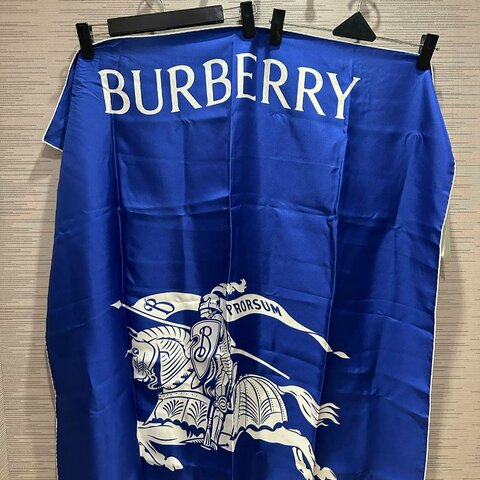 💎Han's house精品服飾💎Burberry 100%真絲 戰馬 絲巾 圍巾 領巾 義大利製 中性 90×90 現貨 原價14300