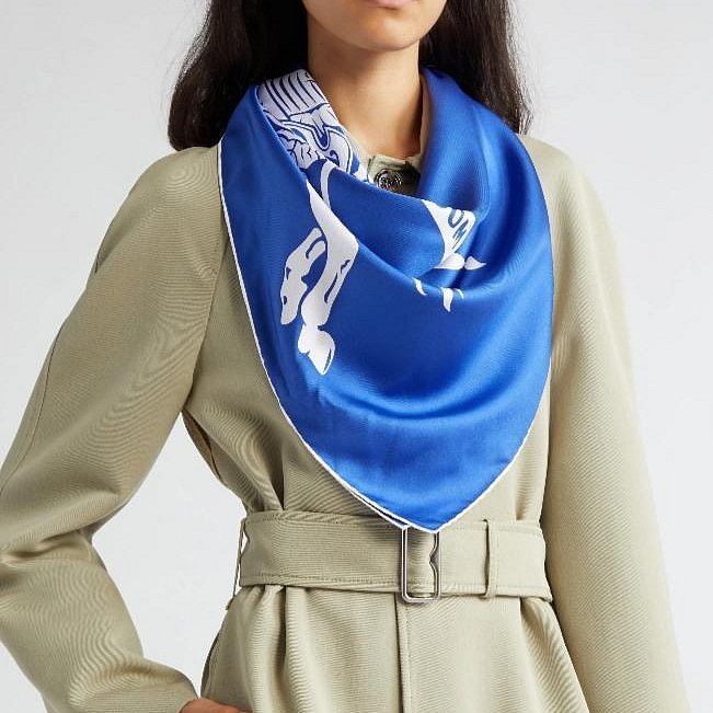 💎Han's house精品服飾💎Burberry 100%真絲 戰馬 絲巾 圍巾 領巾 義大利製 中性 90×90 現貨 原價14300-1