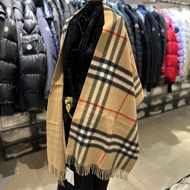 💎Han's house精品服飾💎 Burberry 圍巾 格紋 羊毛羊絨 中性 210X50 蘇格蘭制 現貨 原價30000-0