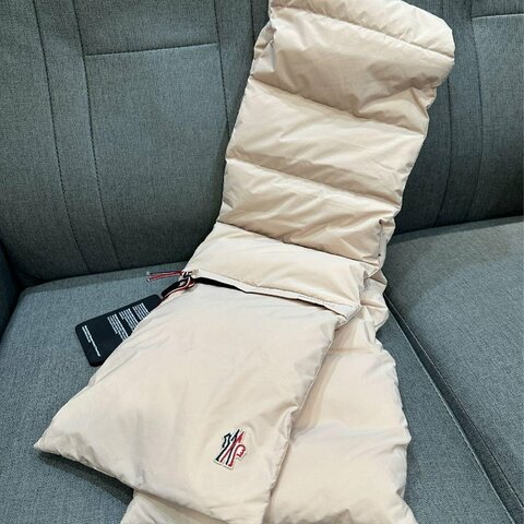 💎Han's house精品服飾💎moncler 羽絨 圍巾 現貨 原價18900