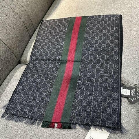 💎Han's house精品服飾💎GUCCI 古馳 147351 男女均可 圍巾 披肩 19 0x37cm