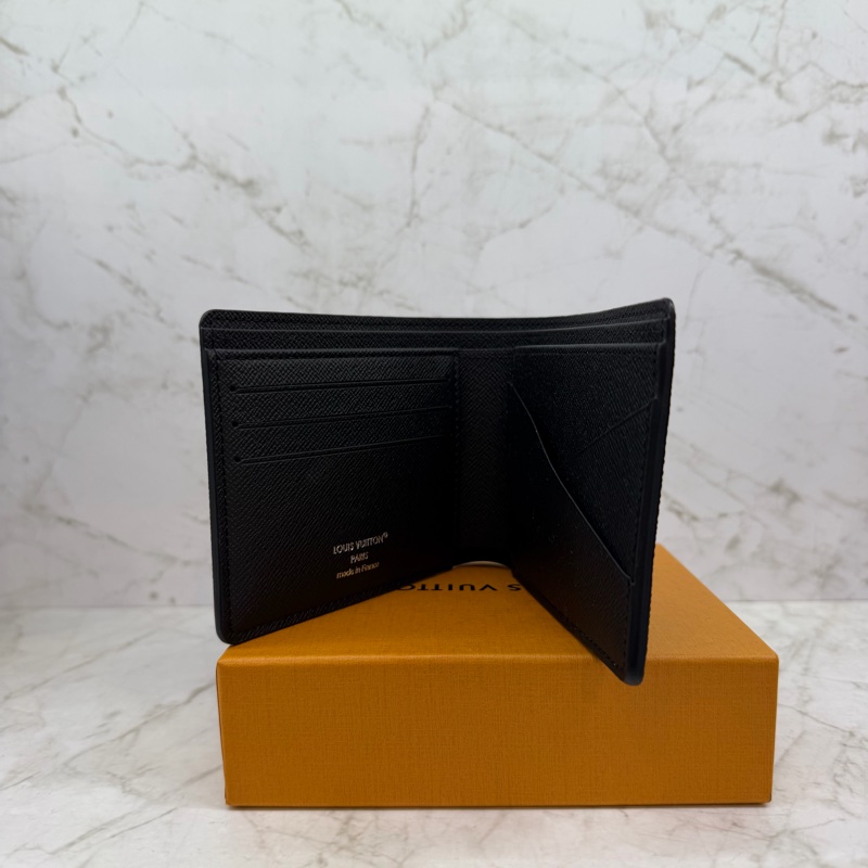 LV黑色滿版老花短夾/M61695/晶片-3