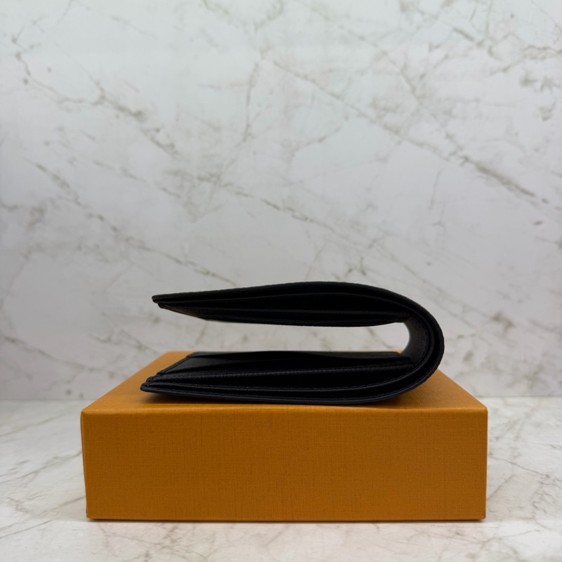 LV黑色滿版老花短夾/M61695/晶片-4