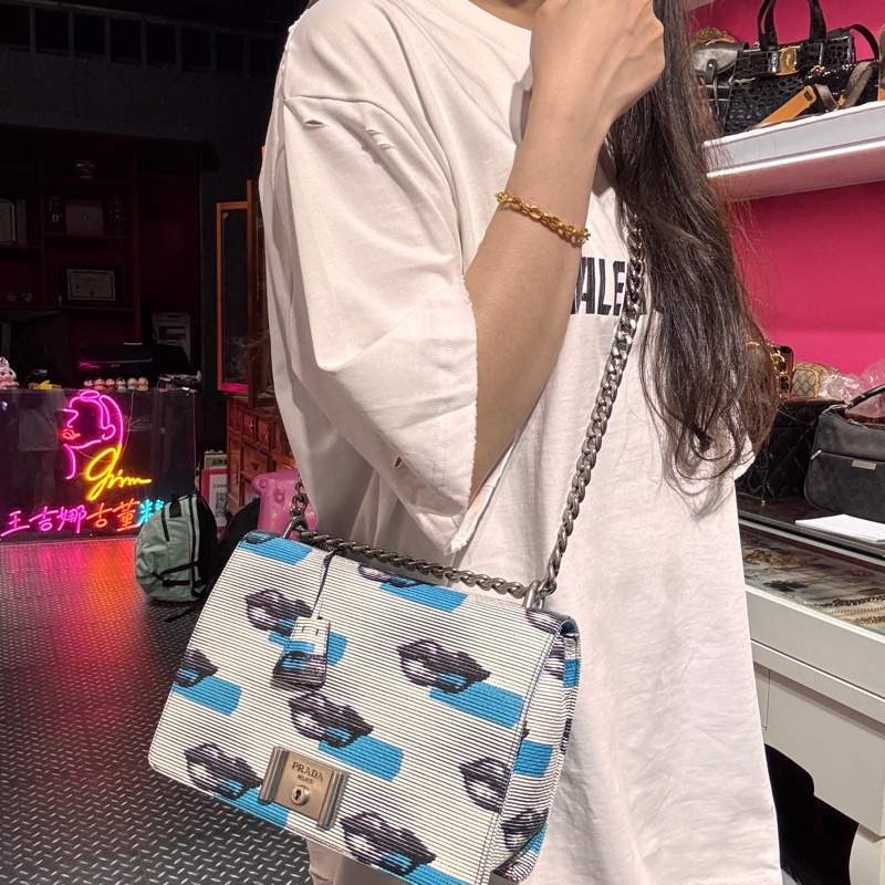 Prada 嘴唇包/斜背包/肩背包/王吉娜古董精品-2