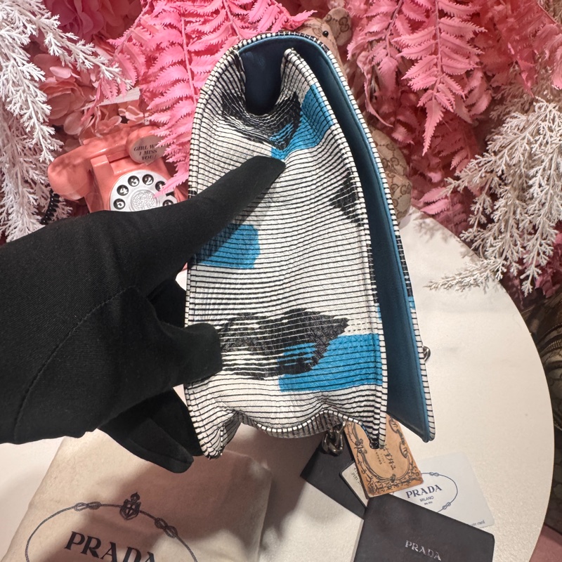 Prada 嘴唇包/斜背包/肩背包/王吉娜古董精品-4