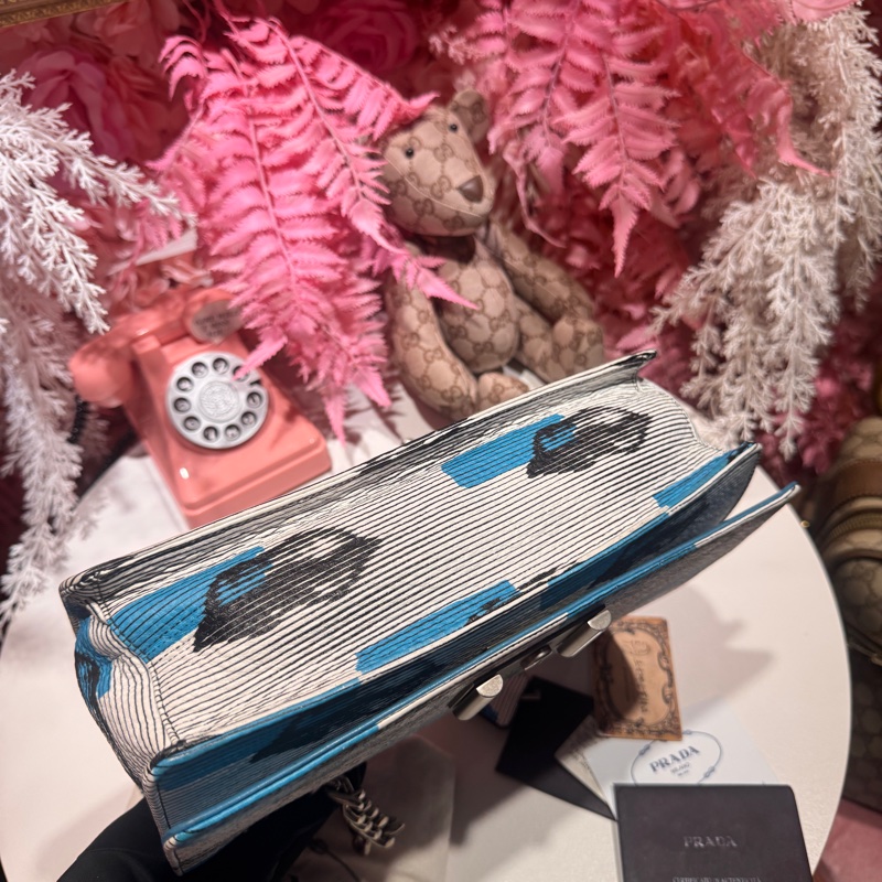 Prada 嘴唇包/斜背包/肩背包/王吉娜古董精品-8