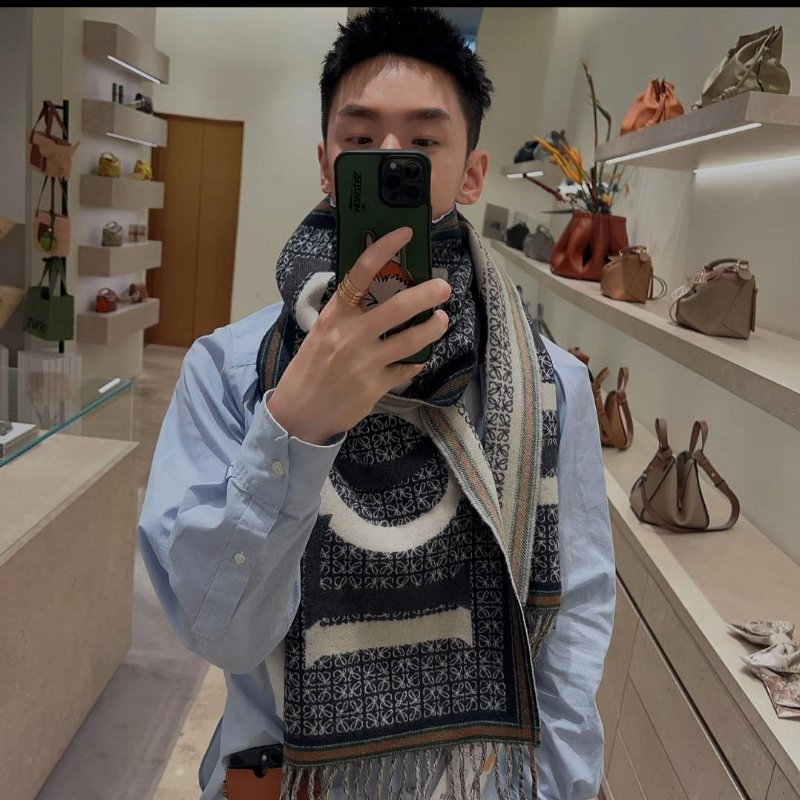 💎Han's house精品服飾💎LOEWE 雙面用 圍巾-1