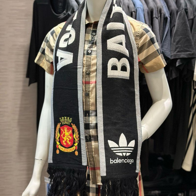 💎Han's house精品服飾💎 Balenciaga 聯名 adidas 愛迪達 巴黎世家 圍巾 現貨 原價18000-0