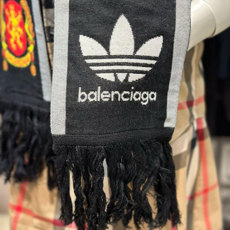 💎Han's house精品服飾💎 Balenciaga 聯名 adidas 愛迪達 巴黎世家 圍巾 現貨 原價18000-2