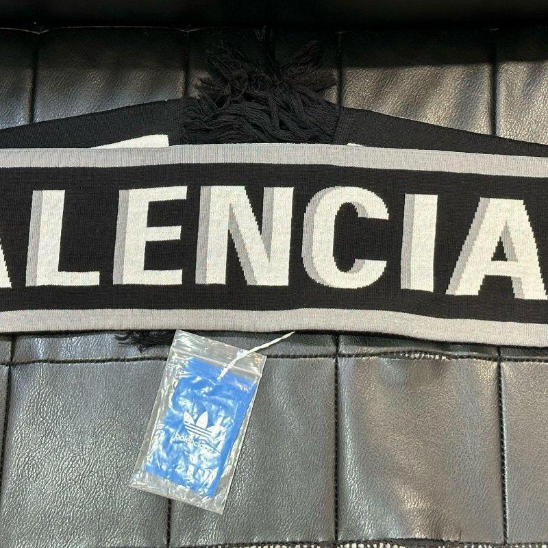 💎Han's house精品服飾💎 Balenciaga 聯名 adidas 愛迪達 巴黎世家 圍巾 現貨 原價18000-4
