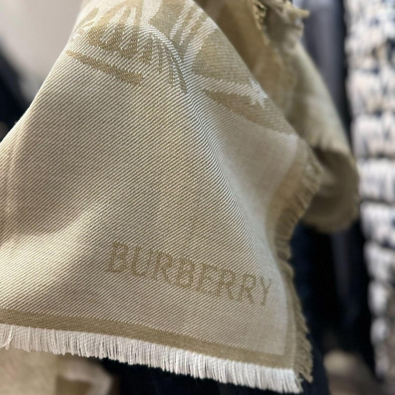 💎Han's house精品服飾💎Burberry 戰馬 絲巾 圍巾 領巾 義大利製 中性 180x66CM 現貨 原價18200-1