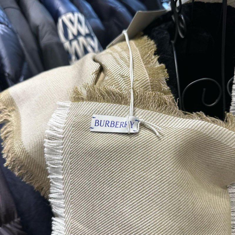 💎Han's house精品服飾💎Burberry 戰馬 絲巾 圍巾 領巾 義大利製 中性 180x66CM 現貨 原價18200-2