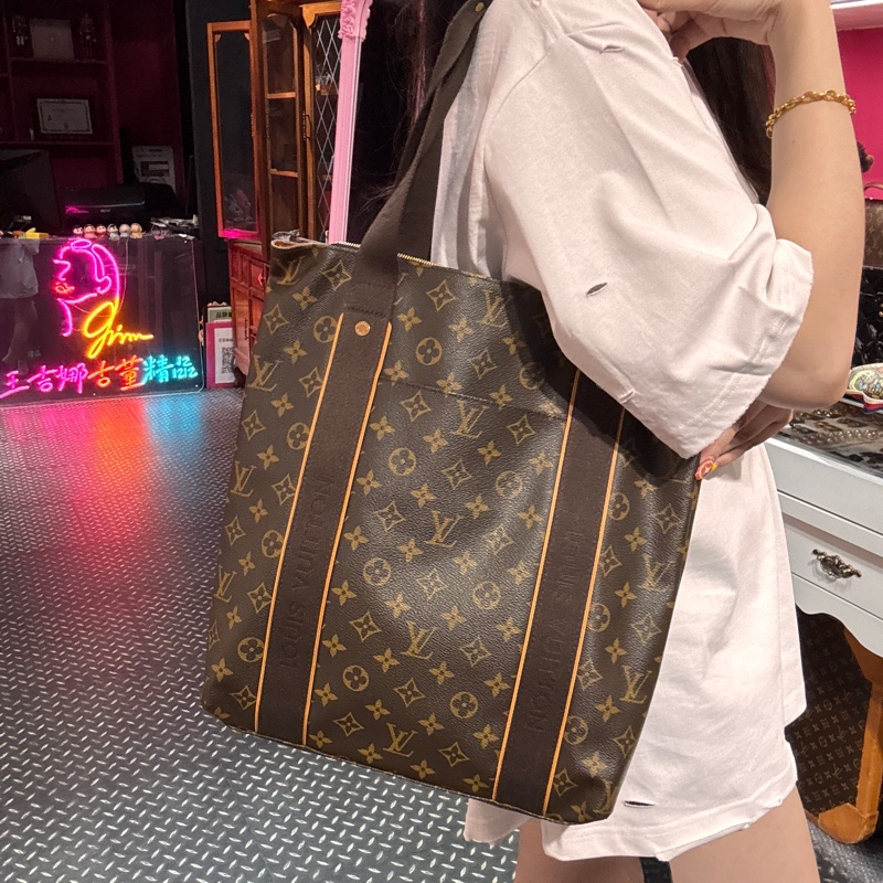 LV 肩背包/王吉娜古董精品-0