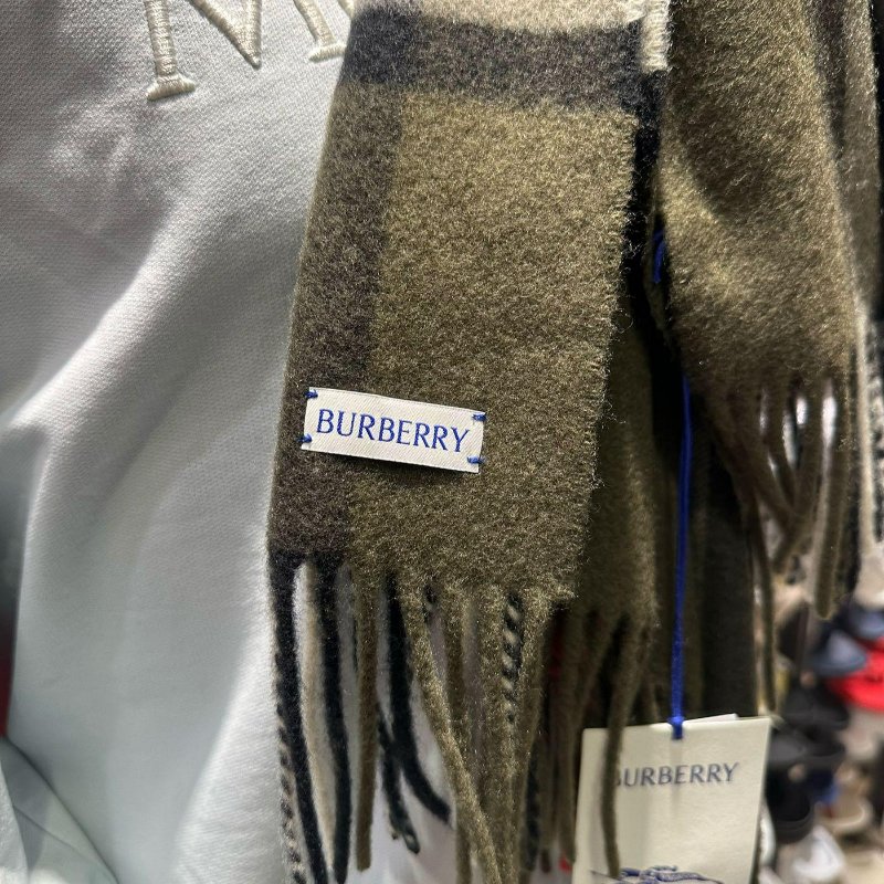 💎Han's house精品服飾💎Burberry 圍巾 格紋 羊毛 雙面 羊絨 中性 200X52 蘇格蘭制 現貨 原價25900-6