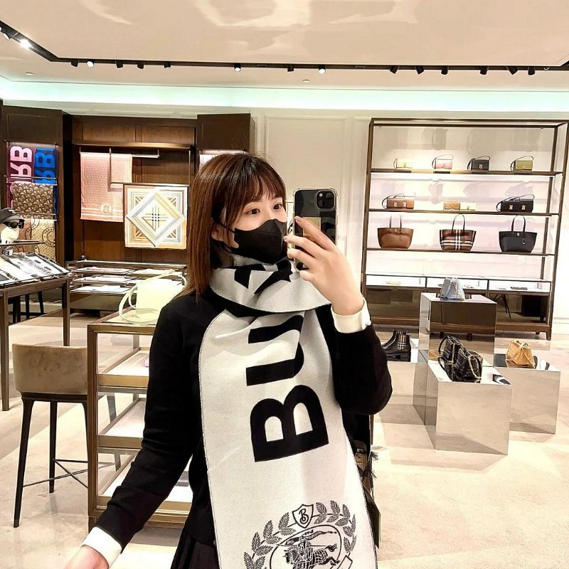 💎Han's house精品服飾💎Burberry 圍巾 羊毛 義大利製 中性 188X30cm-7