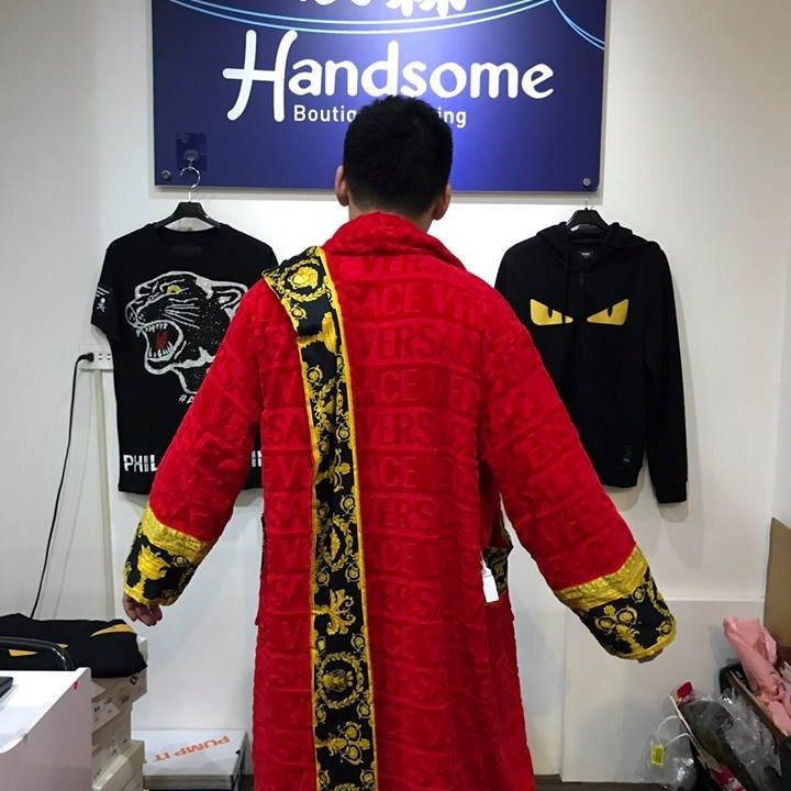 💎Han's house精品服飾💎VERSACE 凡賽斯 女神頭 頂級黑牌 圖案帶浴袍 罩衫 外套-5