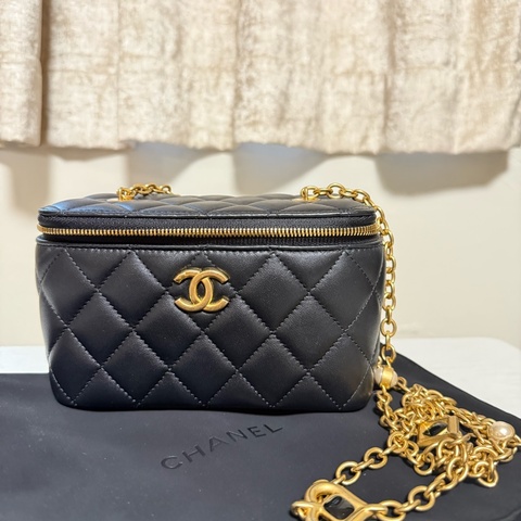 CHANEL 香奈兒 黑金色 菱格紋 小羊皮 化妝包 斜背包