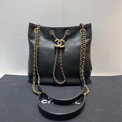 Chanel/香奈兒 黑金荔枝皮 菱格紋牛皮嬉皮抽繩 鴛鴦扣水桶包 單肩斜挎包