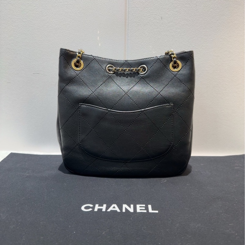 Chanel/香奈兒 黑金荔枝皮 菱格紋牛皮嬉皮抽繩 鴛鴦扣水桶包 單肩斜挎包-1