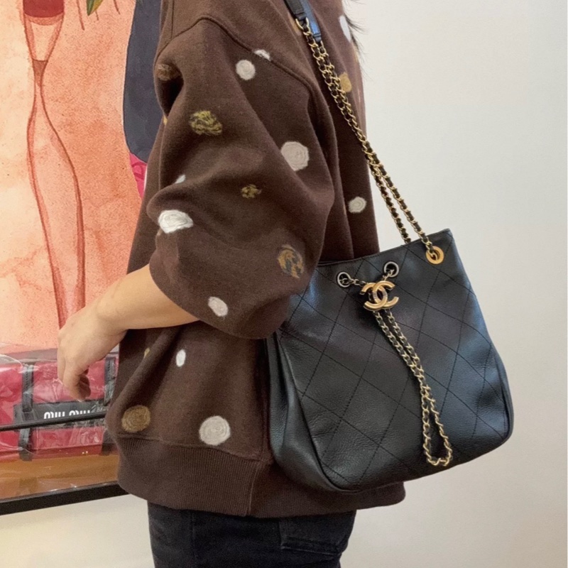 Chanel/香奈兒 黑金荔枝皮 菱格紋牛皮嬉皮抽繩 鴛鴦扣水桶包 單肩斜挎包-7