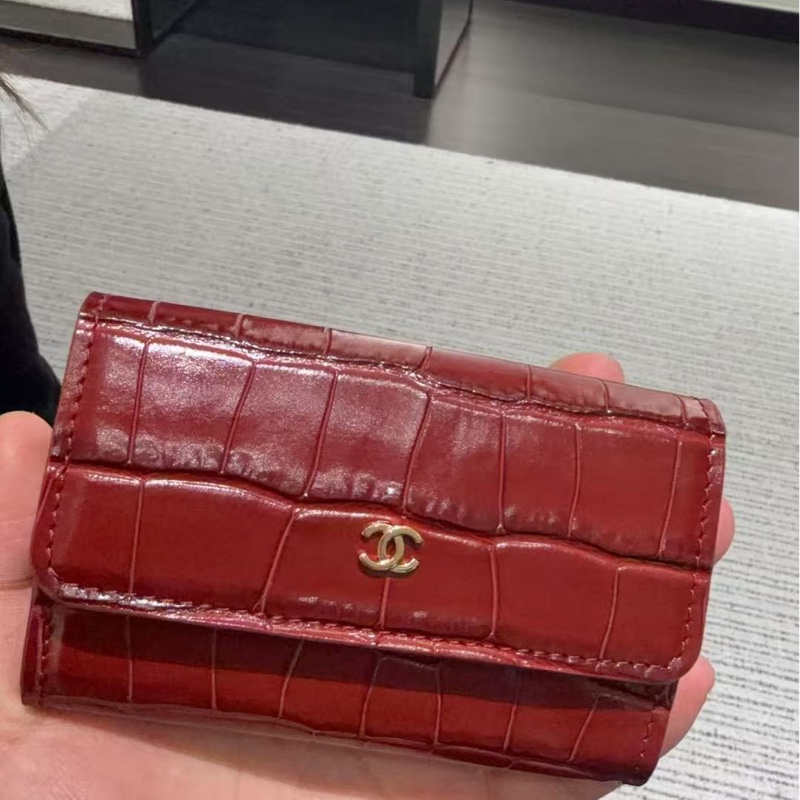 Chanel香奈兒26S限定紅色鰐魚壓紋卡包-3