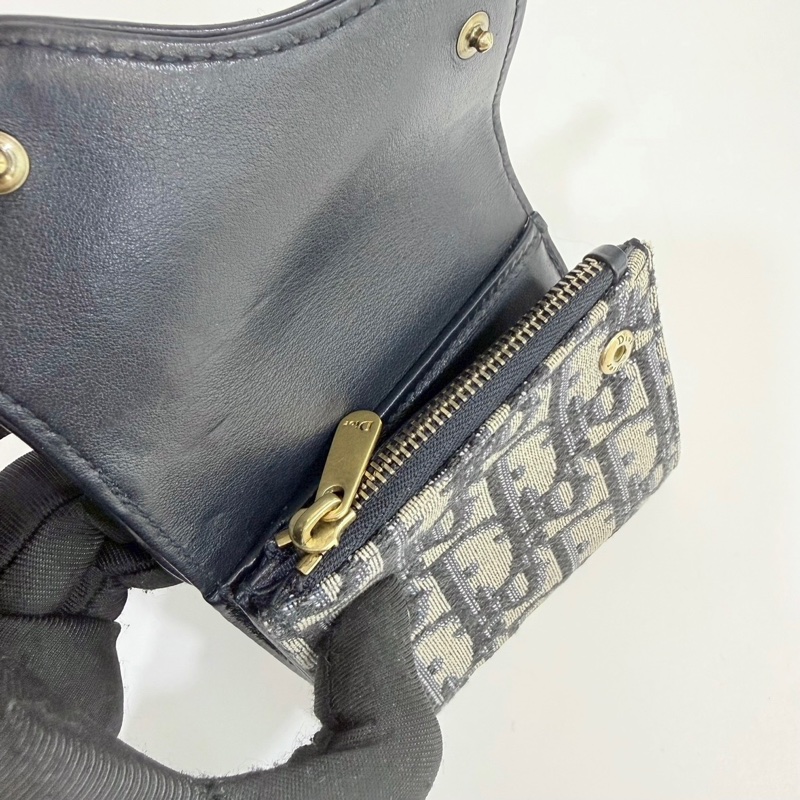 迪奧馬鞍短夾 Dior Saddle Lotus 藍色緹花✨經典老花氣質款 三折短夾 S5652CTZU-10