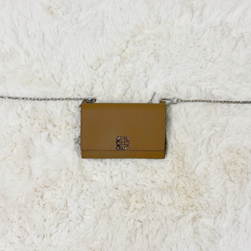 LOEWE 沙色銀扣mini鏈條錢包-0