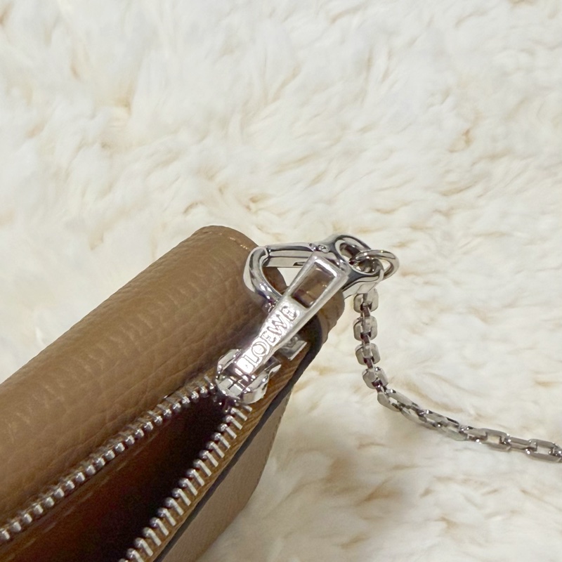 LOEWE 沙色銀扣mini鏈條錢包-6