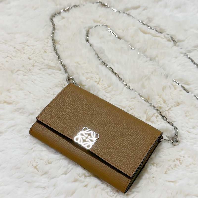 LOEWE 沙色銀扣mini鏈條錢包-8