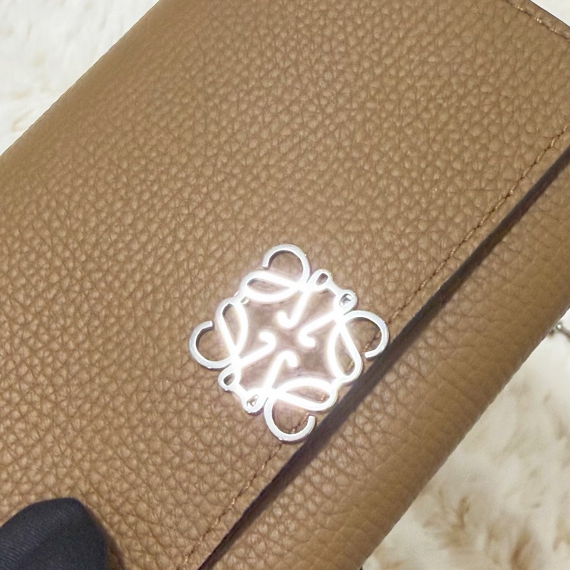 LOEWE 沙色銀扣mini鏈條錢包-9