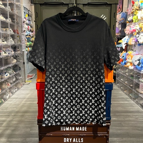 Lv 漸變黑色 滿印短袖 M碼