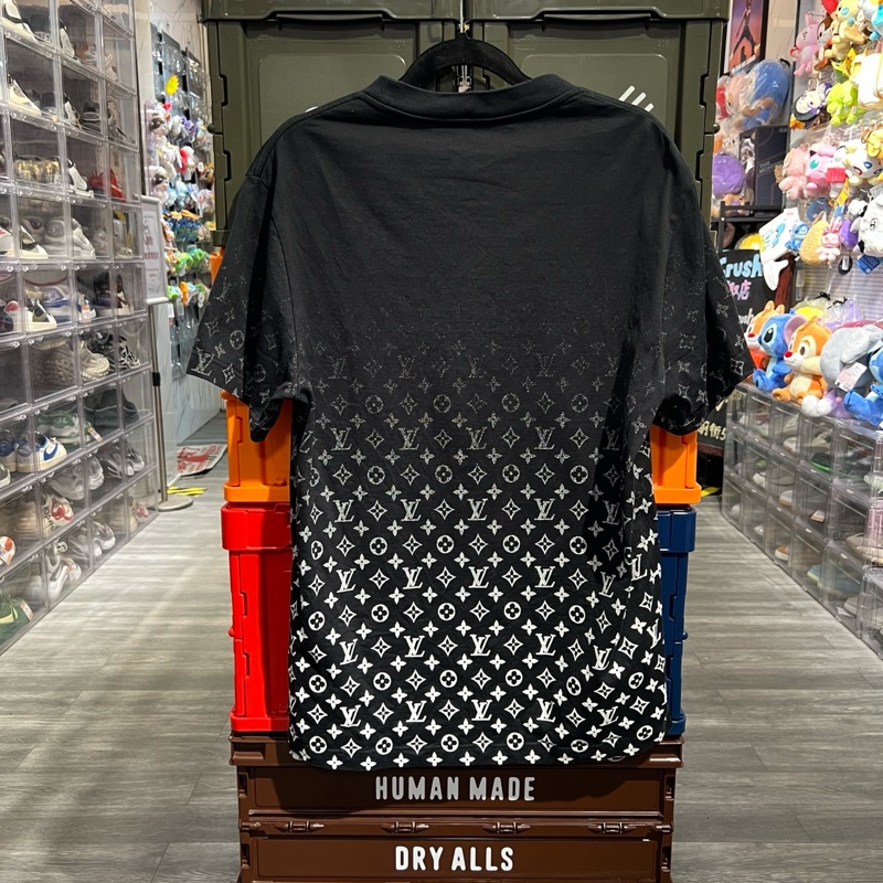 Lv 漸變黑色 滿印短袖 M碼-1