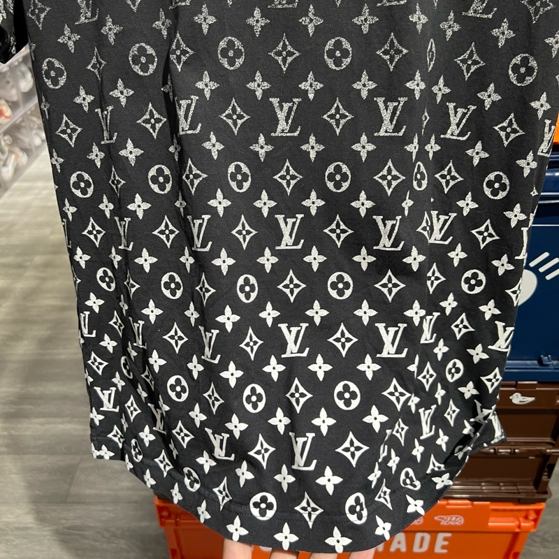 Lv 漸變黑色 滿印短袖 M碼-3