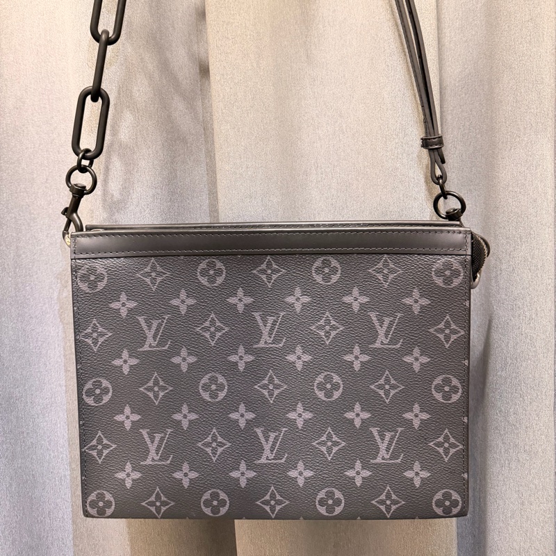 M61692 (附贈背帶+內膽包)Louis Vuitton Pochette Voyage MM 黑灰老花手拿包-1