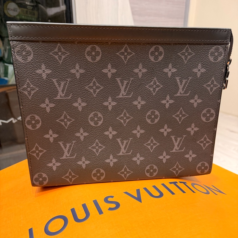 M61692 (附贈背帶+內膽包)Louis Vuitton Pochette Voyage MM 黑灰老花手拿包-5