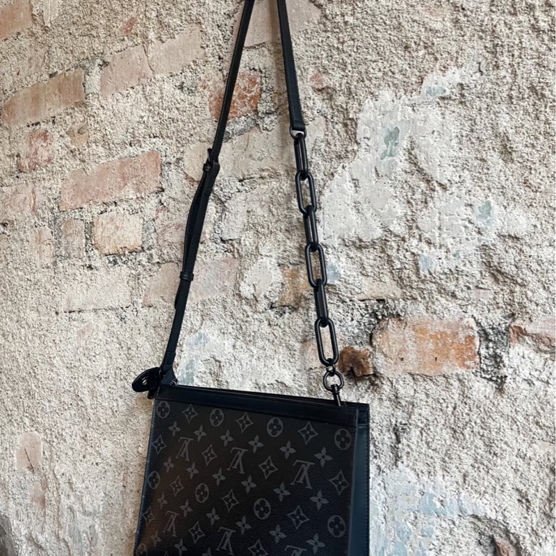 M61692 (附贈背帶+內膽包)Louis Vuitton Pochette Voyage MM 黑灰老花手拿包-9