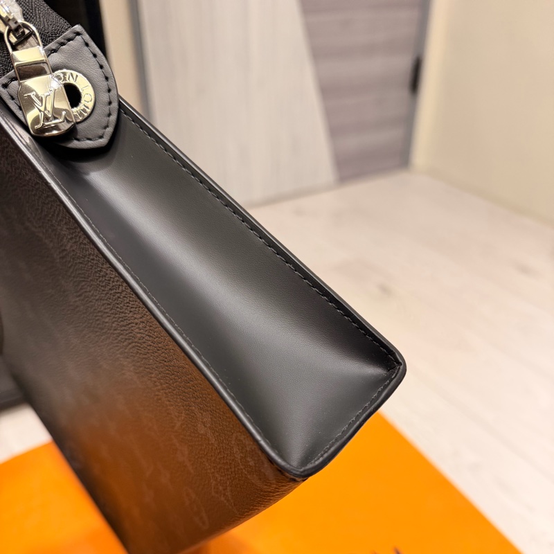 M61692 (附贈背帶+內膽包)Louis Vuitton Pochette Voyage MM 黑灰老花手拿包-12