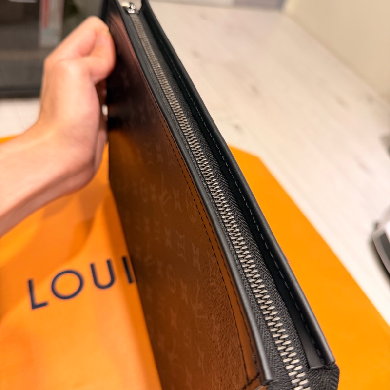 M61692 (附贈背帶+內膽包)Louis Vuitton Pochette Voyage MM 黑灰老花手拿包-18