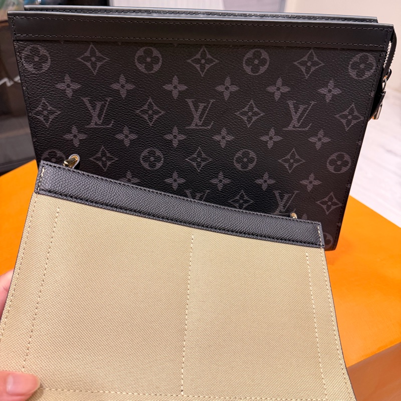 M61692 (附贈背帶+內膽包)Louis Vuitton Pochette Voyage MM 黑灰老花手拿包-20