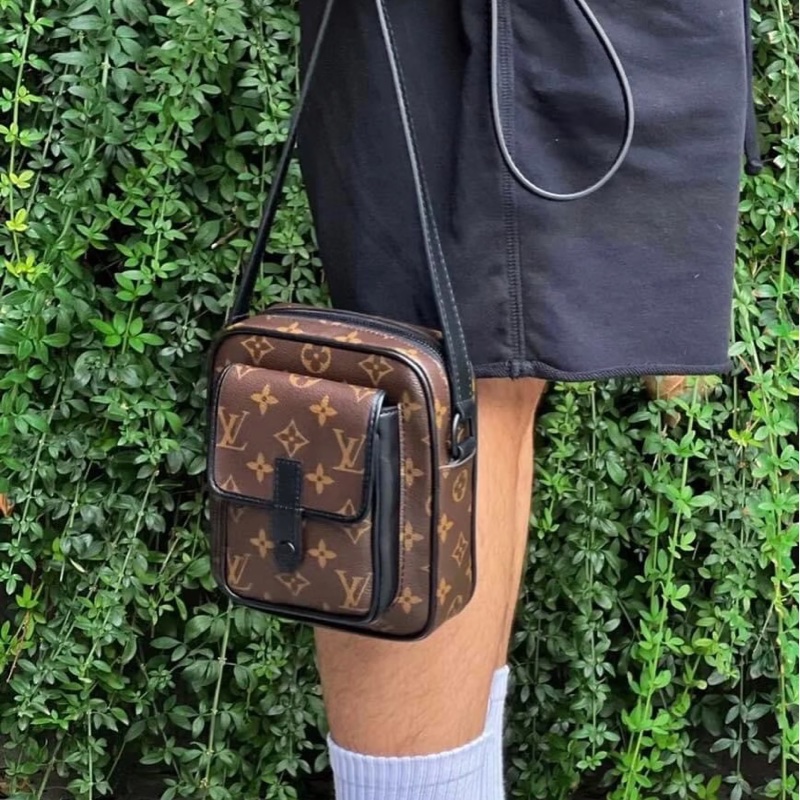 實用日常款😎Lv路易威登老花Christopher相機包手機包單肩斜挎包-2