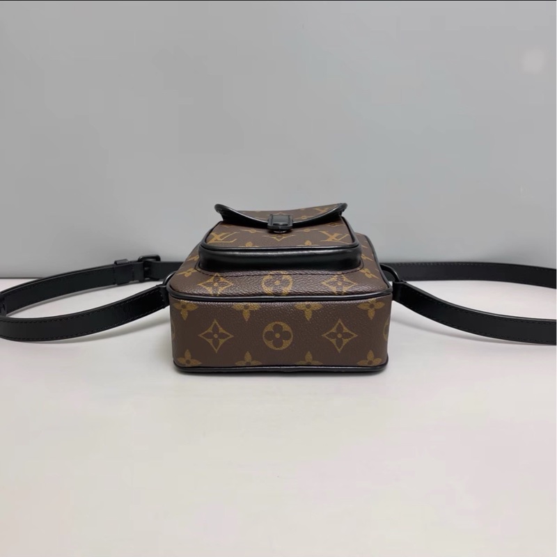 實用日常款😎Lv路易威登老花Christopher相機包手機包單肩斜挎包-11