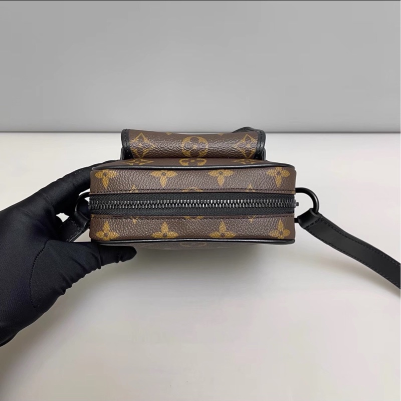 實用日常款😎Lv路易威登老花Christopher相機包手機包單肩斜挎包-12