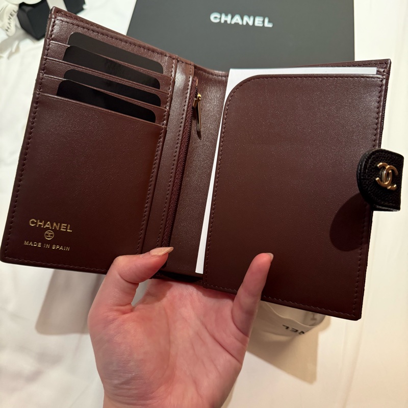 💖Chanel CC logo 護照夾 黑色金釦 荔枝皮💖 全新 2026最新購入-4
