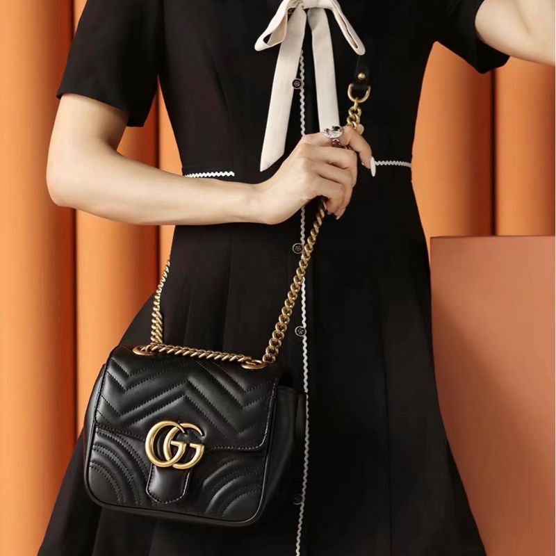 Gucci小方胖古馳馬夢肩背包 Marmont 黑色牛皮金釦方形包款 斜背肩背兩用 739682-8