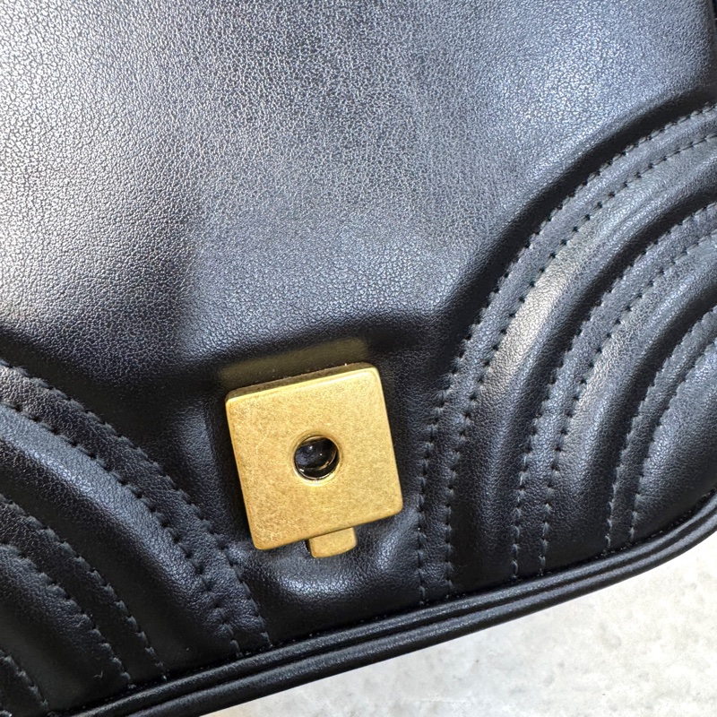 Gucci小方胖古馳馬夢肩背包 Marmont 黑色牛皮金釦方形包款 斜背肩背兩用 739682-31