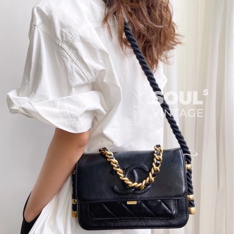 ✨Chanel 黑金孟買郵差 2Way 整體狀況不錯🖤