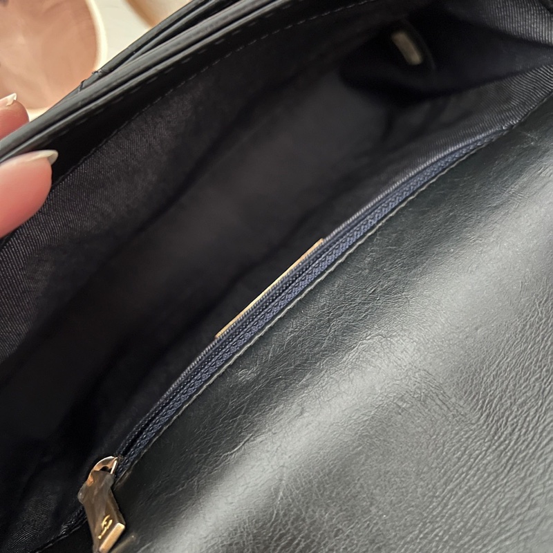 ✨Chanel 黑金孟買郵差 2Way 整體狀況不錯🖤-12