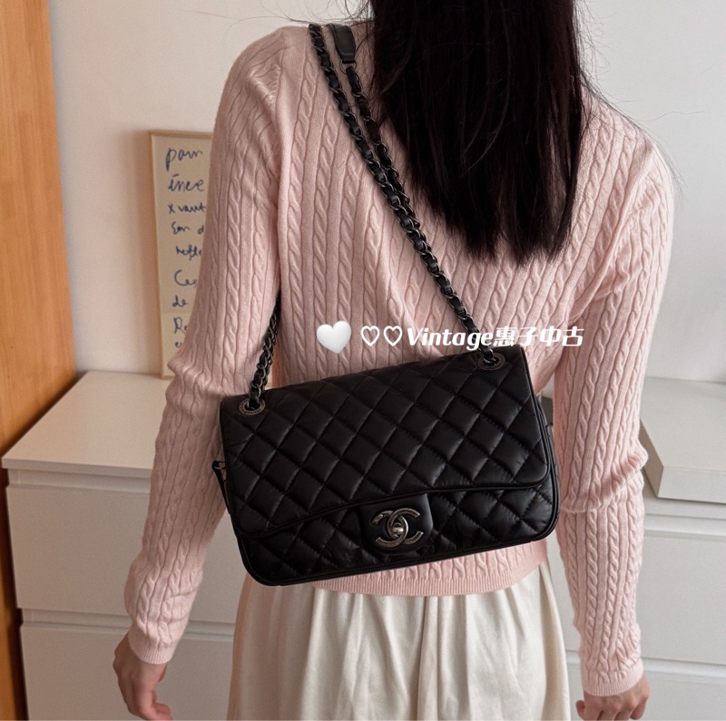 ✨Chanel 黑銀油蠟皮 easy flap 機場包🖤-1