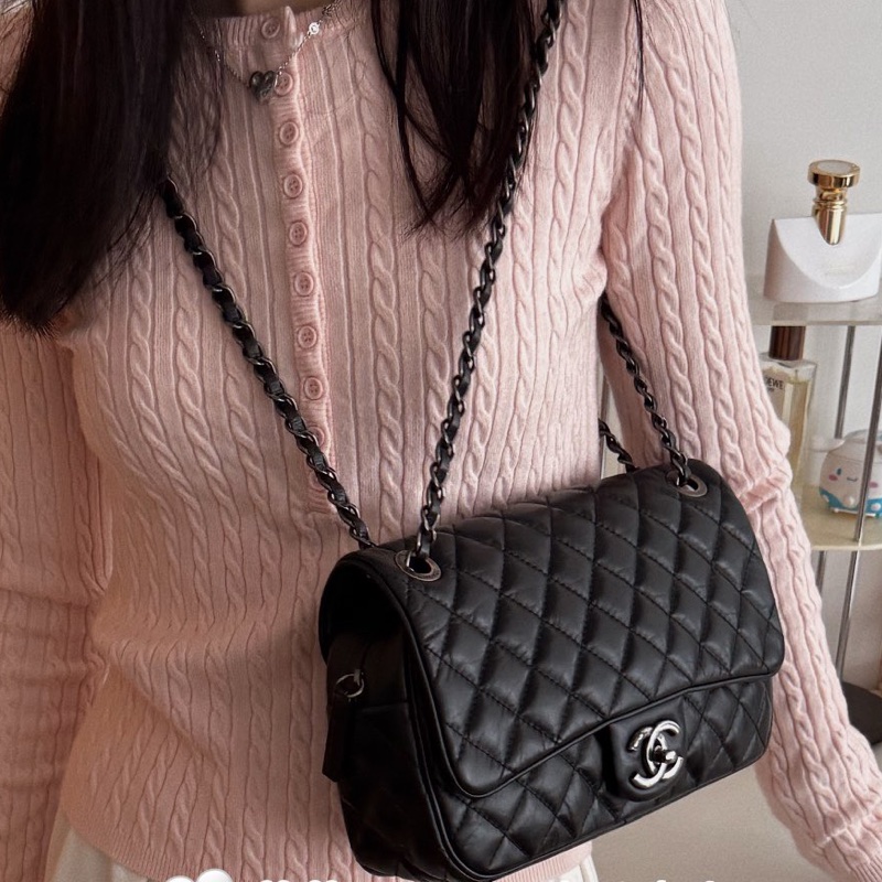 ✨Chanel 黑銀油蠟皮 easy flap 機場包🖤-2